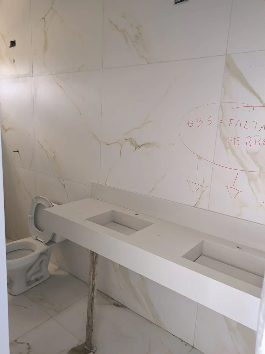 Casa no Condomínio Alphaville Paraíba com 5 Suítes sendo 1 Master, Piscina e Lazer Completo