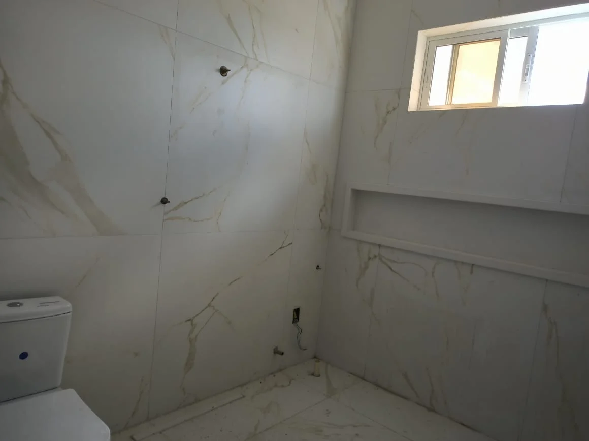 Casa no Condomínio Alphaville Paraíba com 5 Suítes sendo 1 Master, Piscina e Lazer Completo