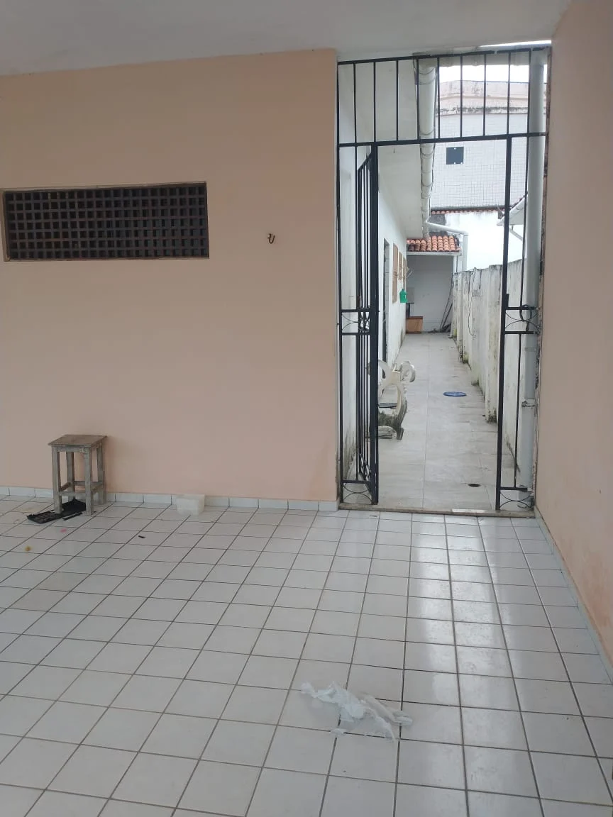 Casa no Jardim Cidade Universitária/Bancários com 4 Quartos sendo 1 Suíte