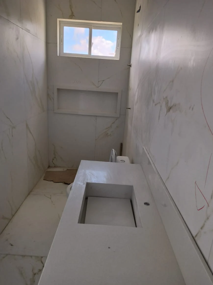 Casa no Condomínio Alphaville Paraíba com 5 Suítes sendo 1 Master, Piscina e Lazer Completo