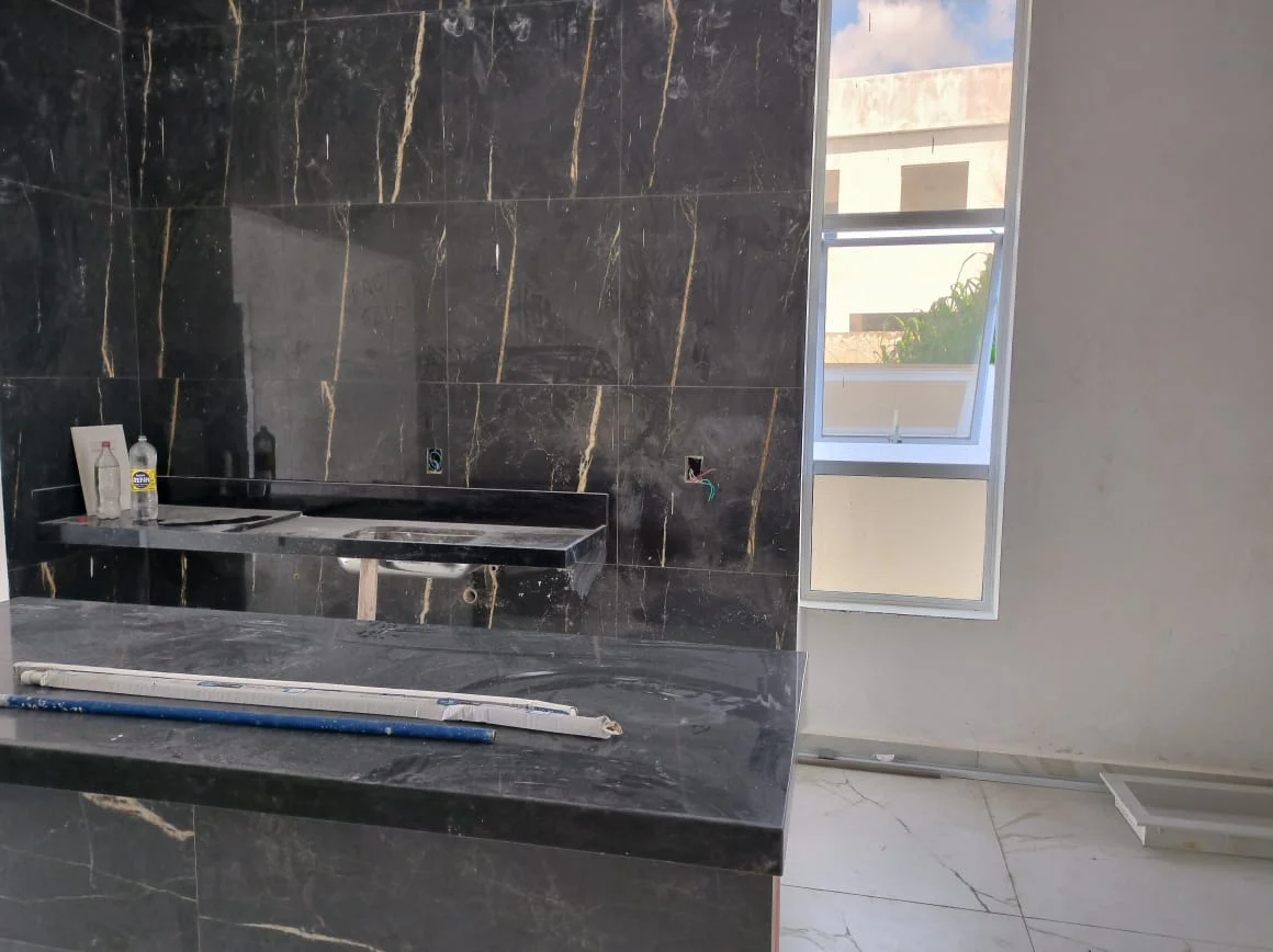 Casa no Condomínio Alphaville Paraíba com 5 Suítes sendo 1 Master, Piscina e Lazer Completo