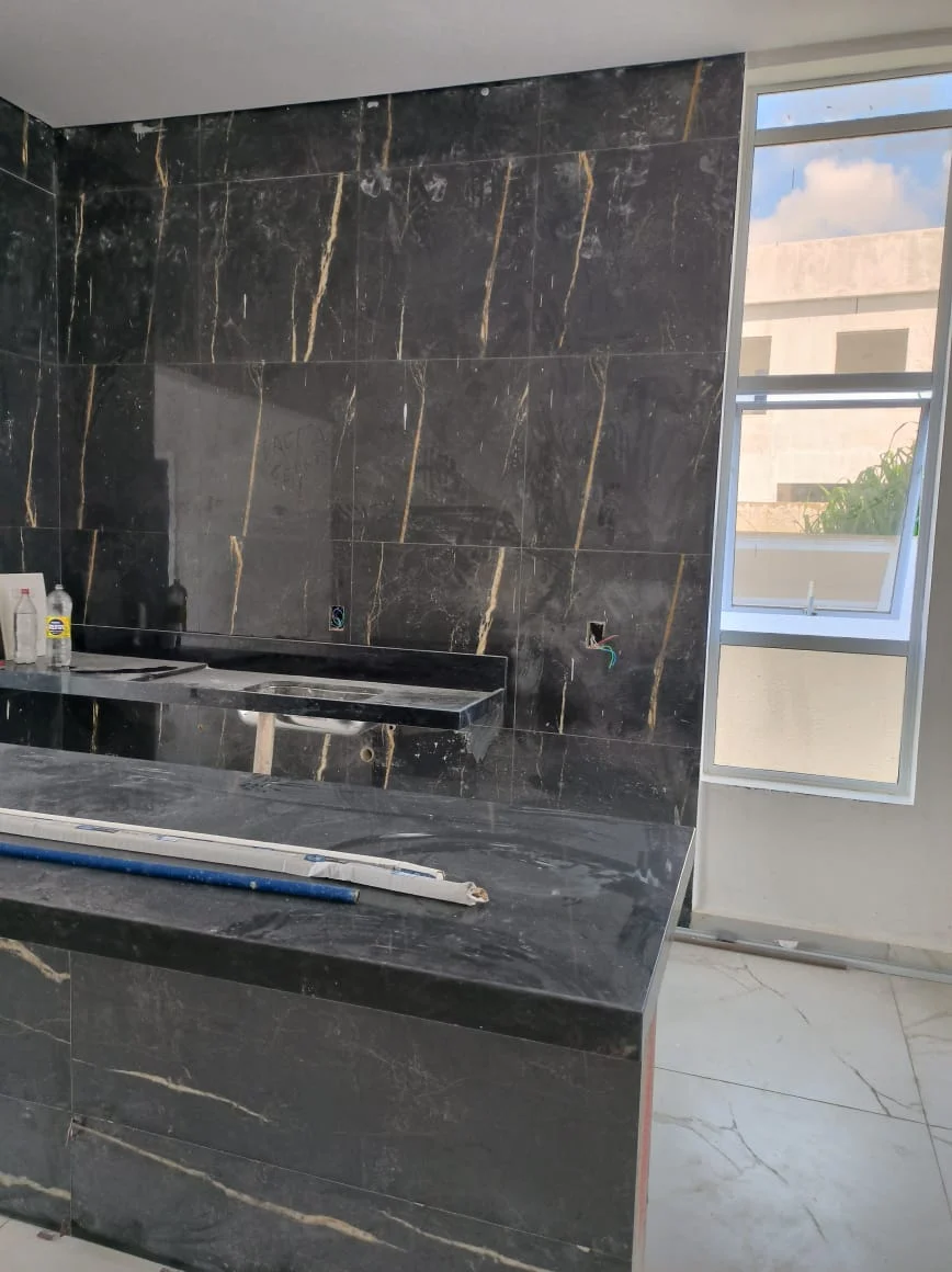 Casa no Condomínio Alphaville Paraíba com 5 Suítes sendo 1 Master, Piscina e Lazer Completo