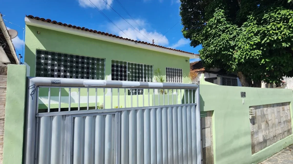Casa no Expedicionários 4 Quartos sendo 1 Suíte