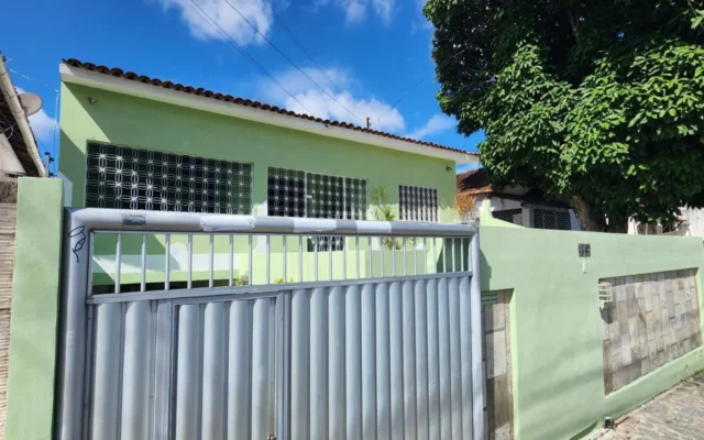 Casa no Expedicionários 4 Quartos sendo 1 Suíte