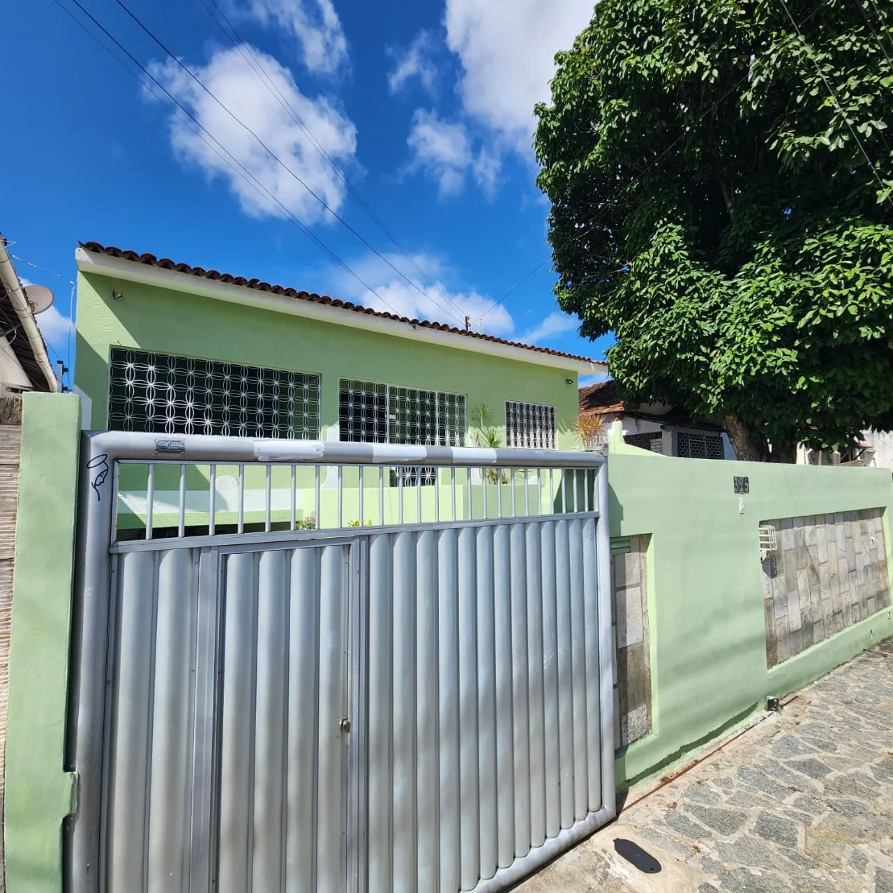 Casa no Expedicionários 4 Quartos sendo 1 Suíte