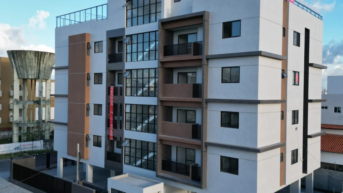 Apartamento em Intermares com 2 Quartos sendo 1 Suíte, Elevador e Lazer