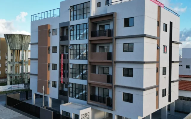 Apartamento em Intermares com 2 Quartos sendo 1 Suíte, Elevador e Lazer
