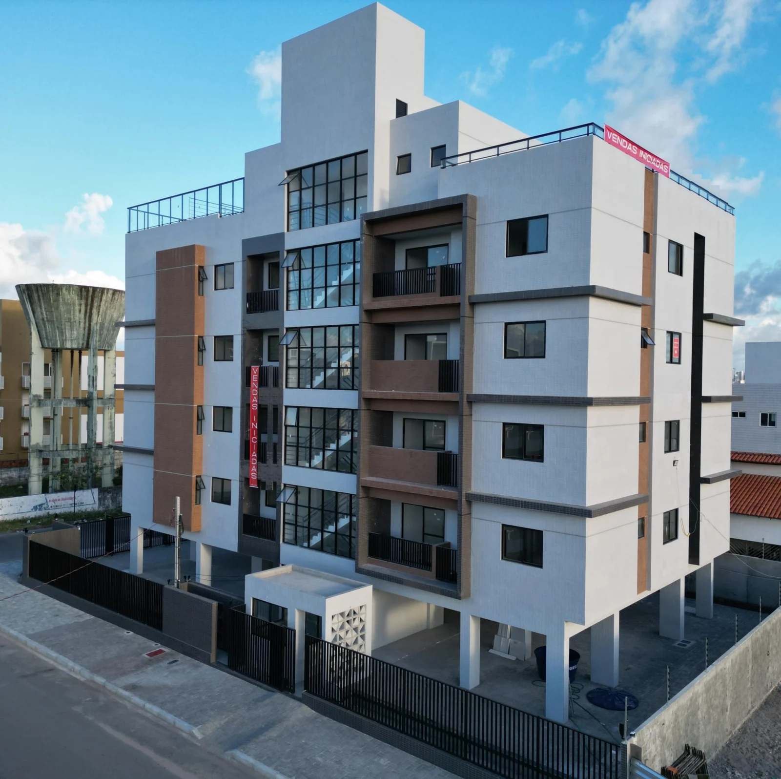 Apartamento em Intermares com 2 Quartos sendo 1 Suíte, Elevador e Lazer