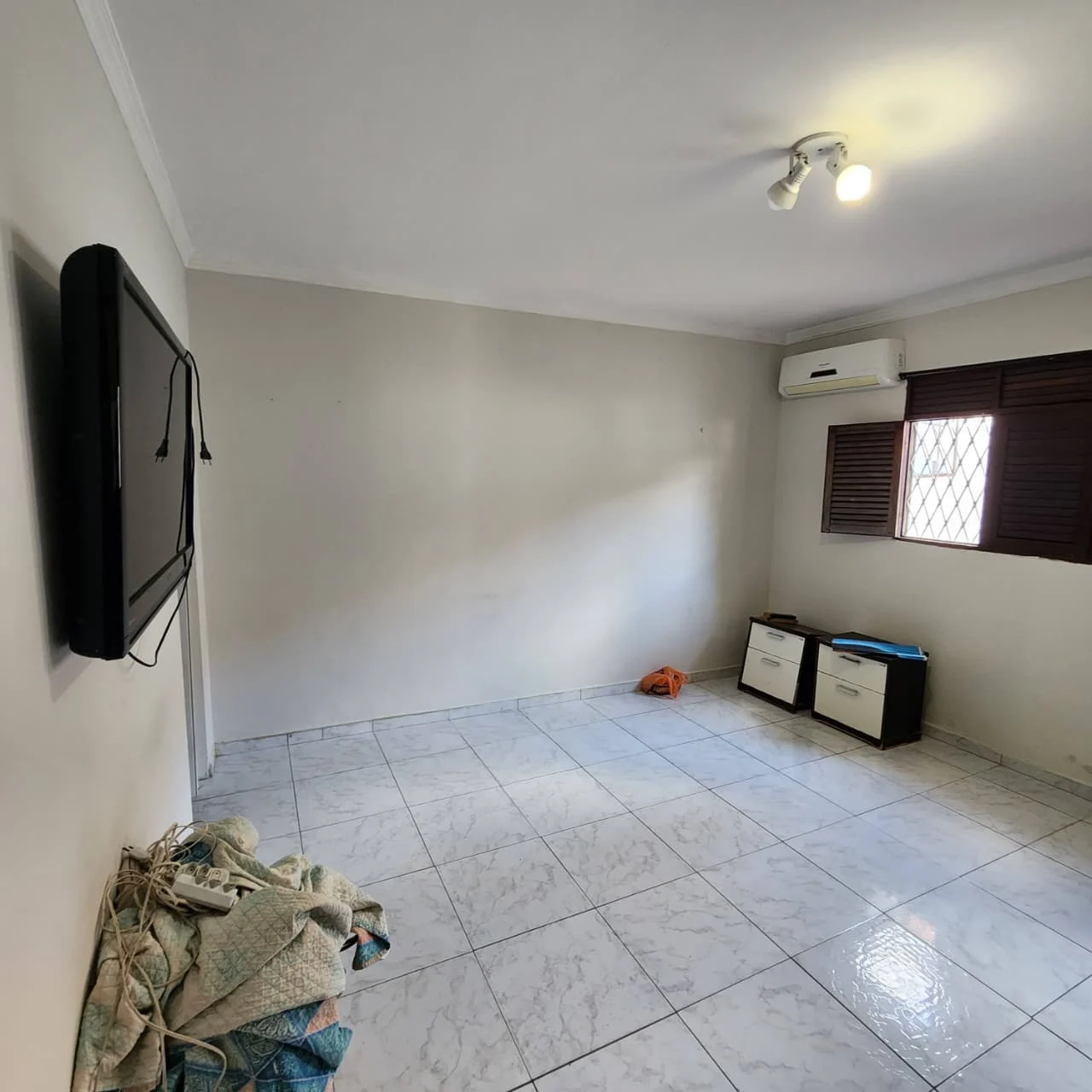 Casa no Expedicionários 4 Quartos sendo 1 Suíte