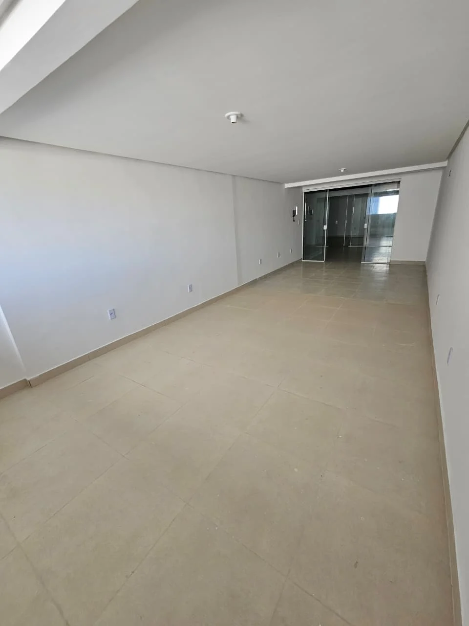 ALUGO Sala Comercial na Principal dos Bancários em frente ao Carrefour