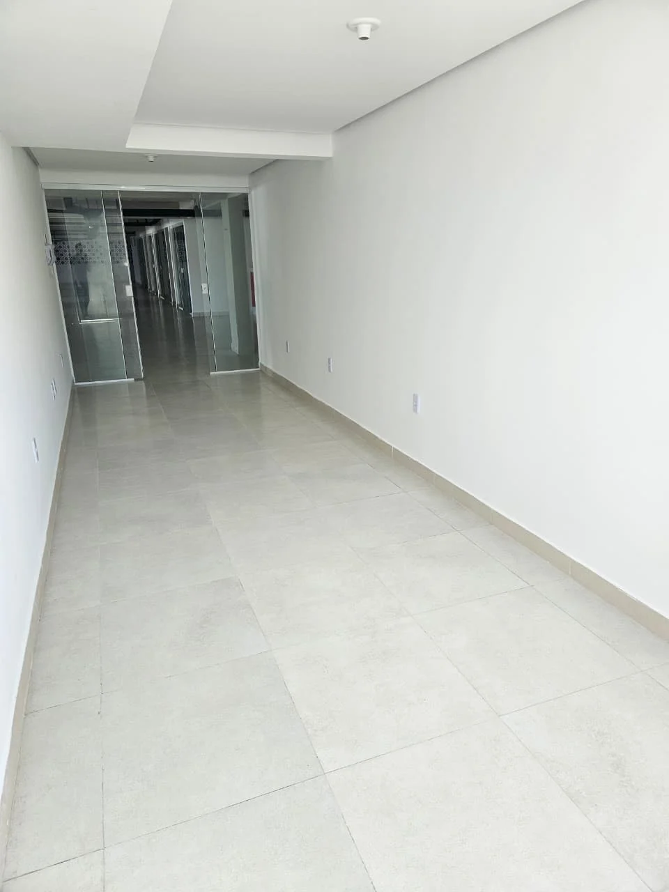 ALUGO Sala Comercial na Principal dos Bancários em frente ao Carrefour