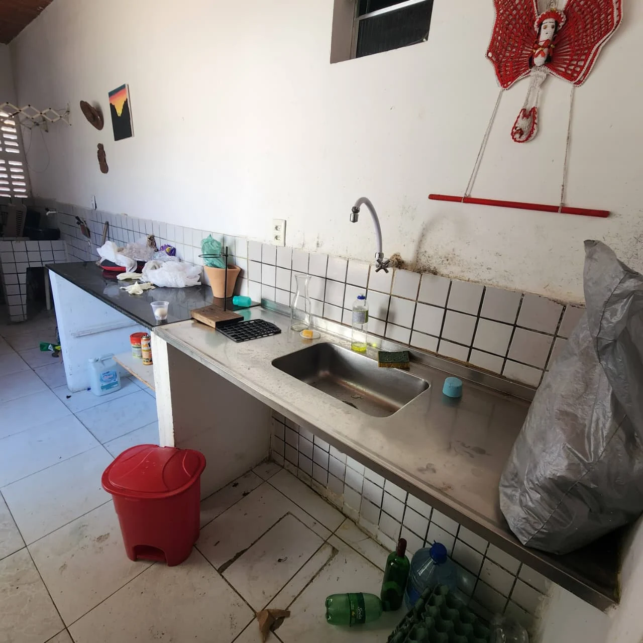 Casa no Expedicionários 4 Quartos sendo 1 Suíte