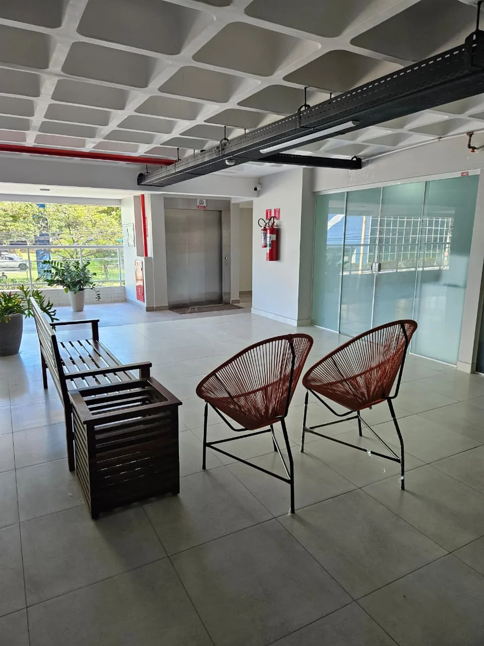 ALUGO Sala Comercial na Principal dos Bancários em frente ao Carrefour