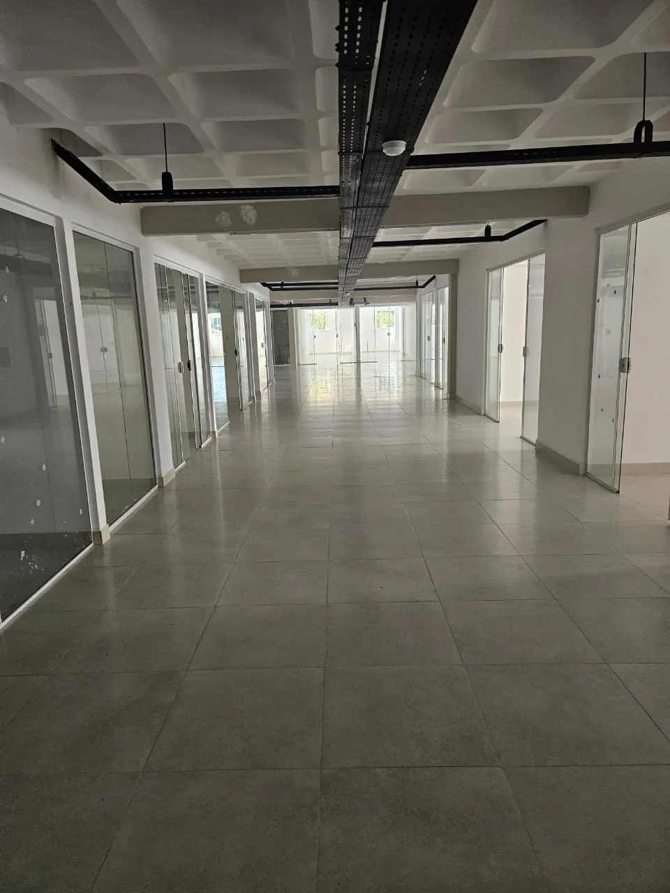ALUGO Sala Comercial na Principal dos Bancários em frente ao Carrefour