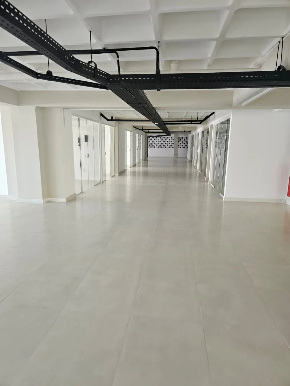 ALUGO Sala Comercial na Principal dos Bancários em frente ao Carrefour