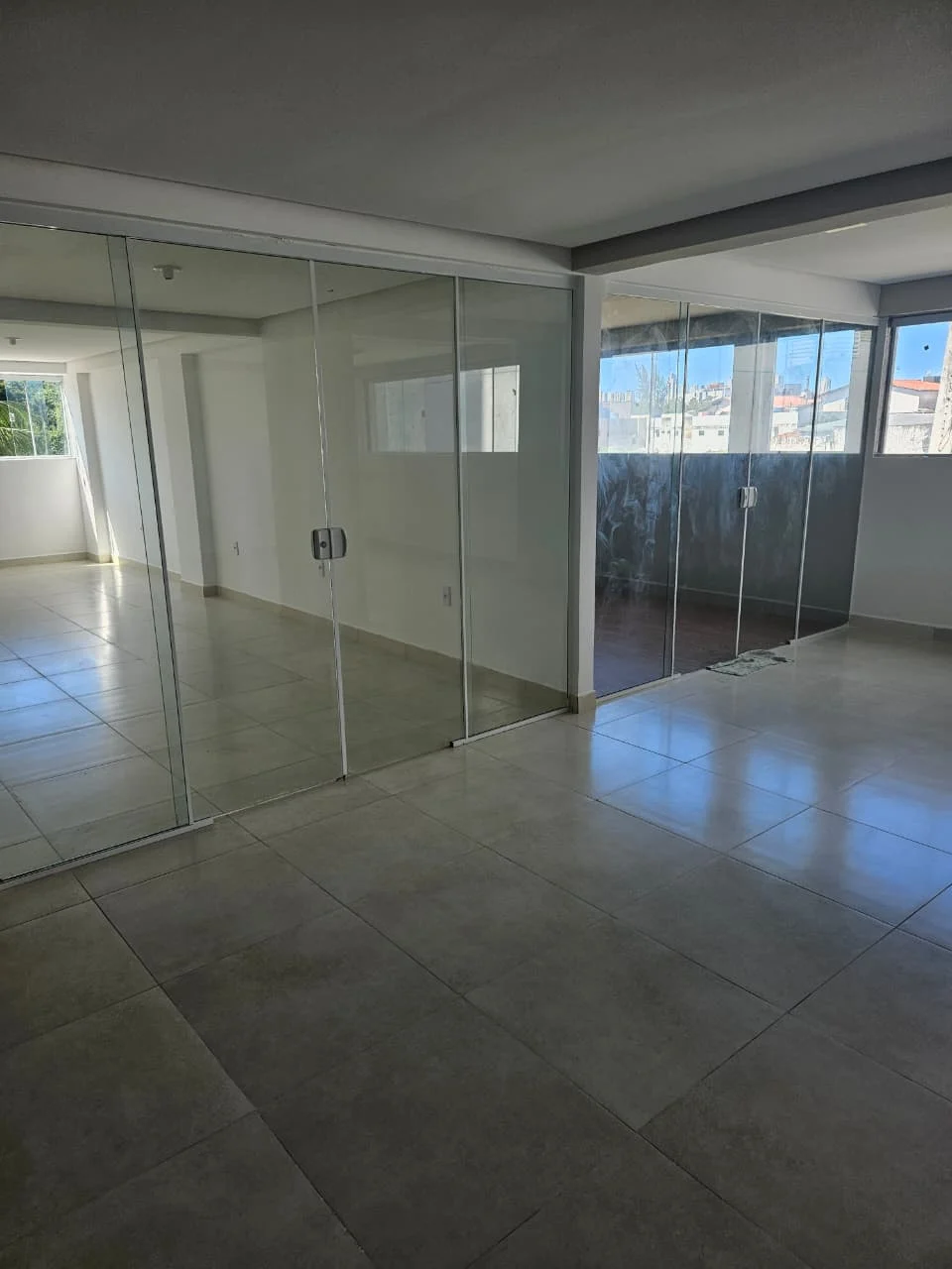 ALUGO Sala Comercial na Principal dos Bancários em frente ao Carrefour