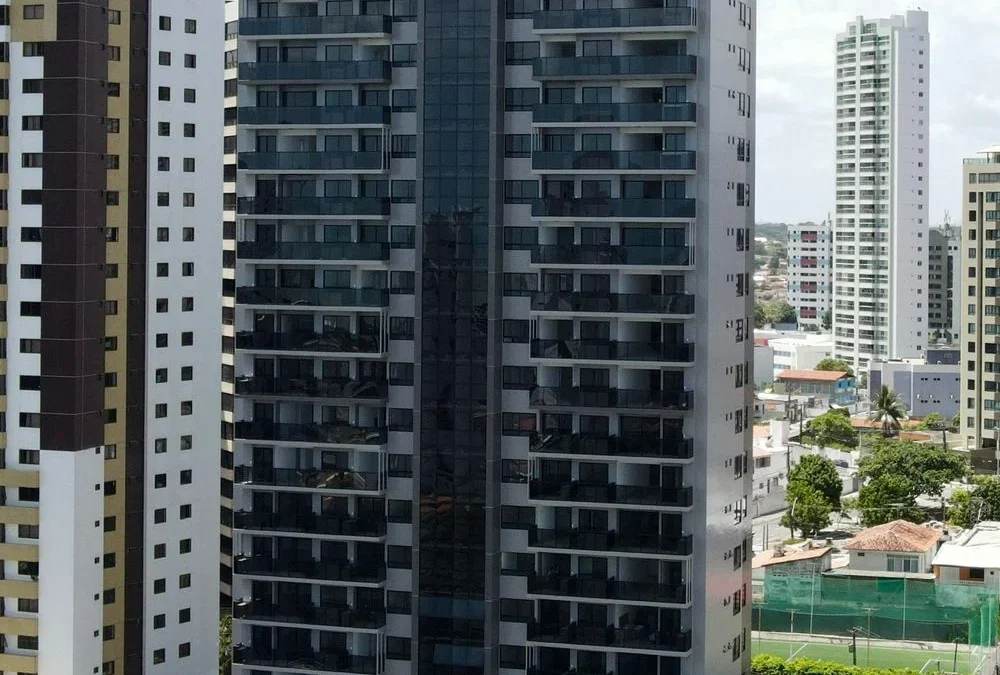 Excelente Apartamento no Miramar 2 Suítes, 2 Vagas. Elevador e Lazer Completo