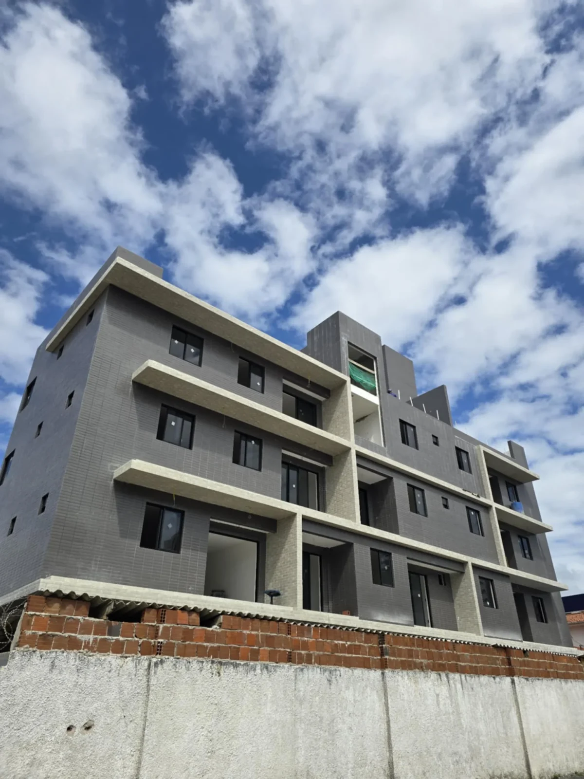 Apartamento em Manaíra com 2 ou 3 Quartos sendo 1 Suíte com Elevador e Piscina