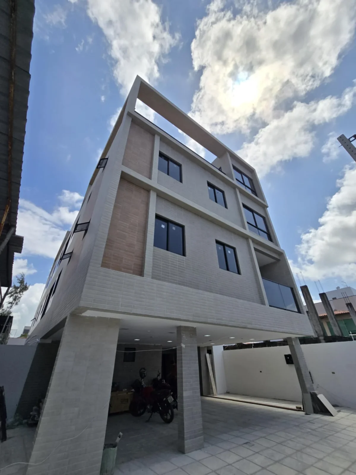 Apartamento no Portal do Sol/Quadramares com 2 ou 3 Quartos, Elevador e Lazer, Opção de Térreo e Cobertura