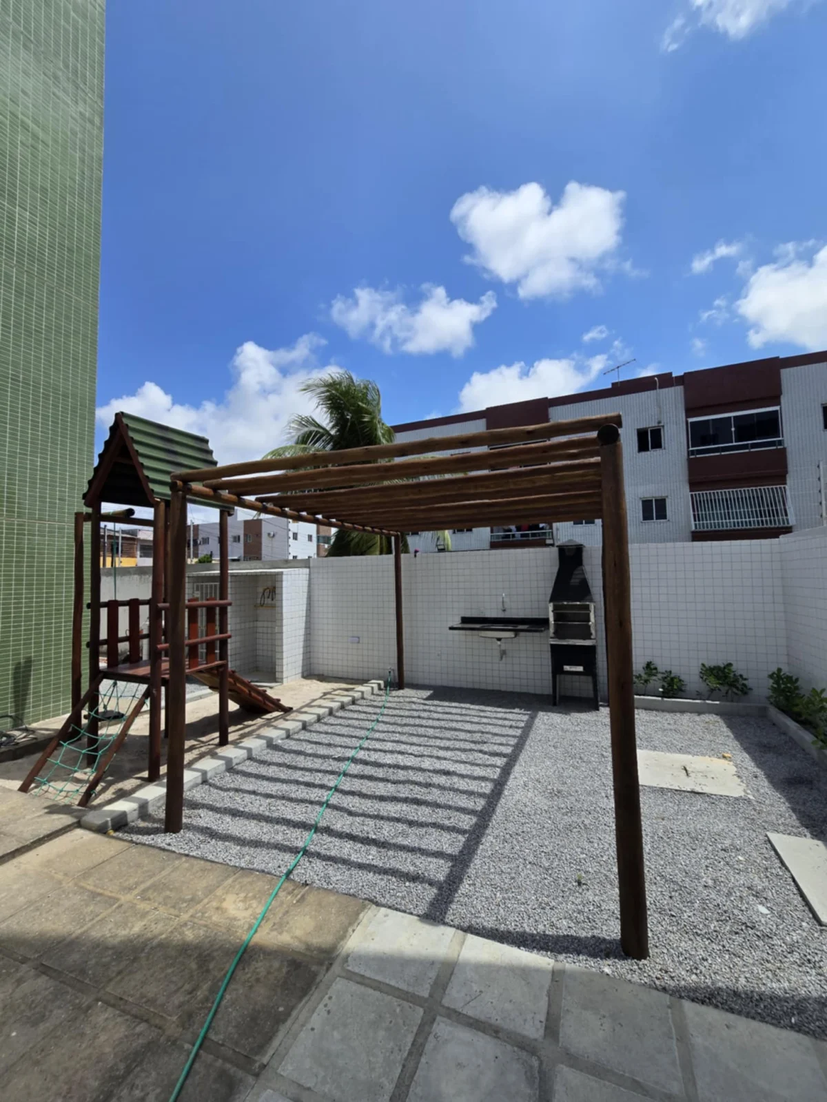 Apartamento no Portal do Sol/Quadramares 2 Quartos sendo 1 Suíte, Opção de Térreo com Área