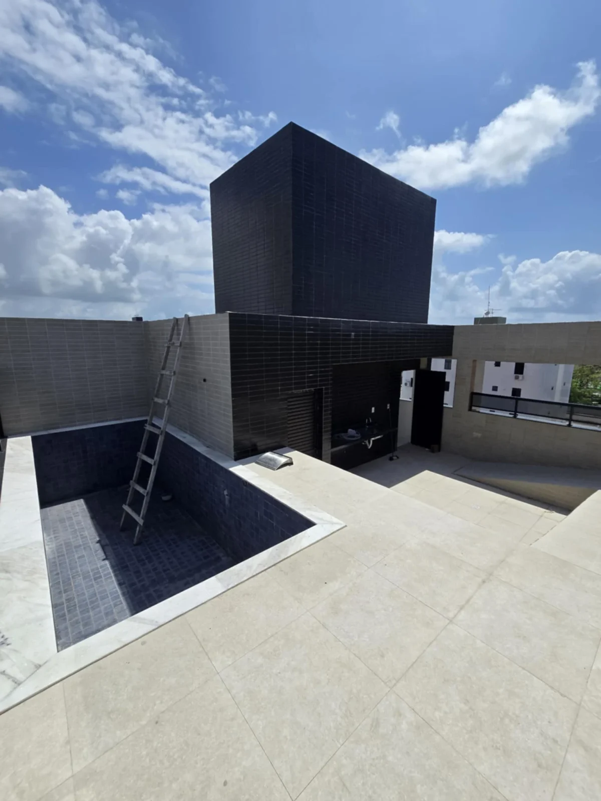 Apartamento no Portal do Sol/Quadramares com 2 ou 3 Quartos, Elevador e Lazer, Opção de Térreo e Cobertura