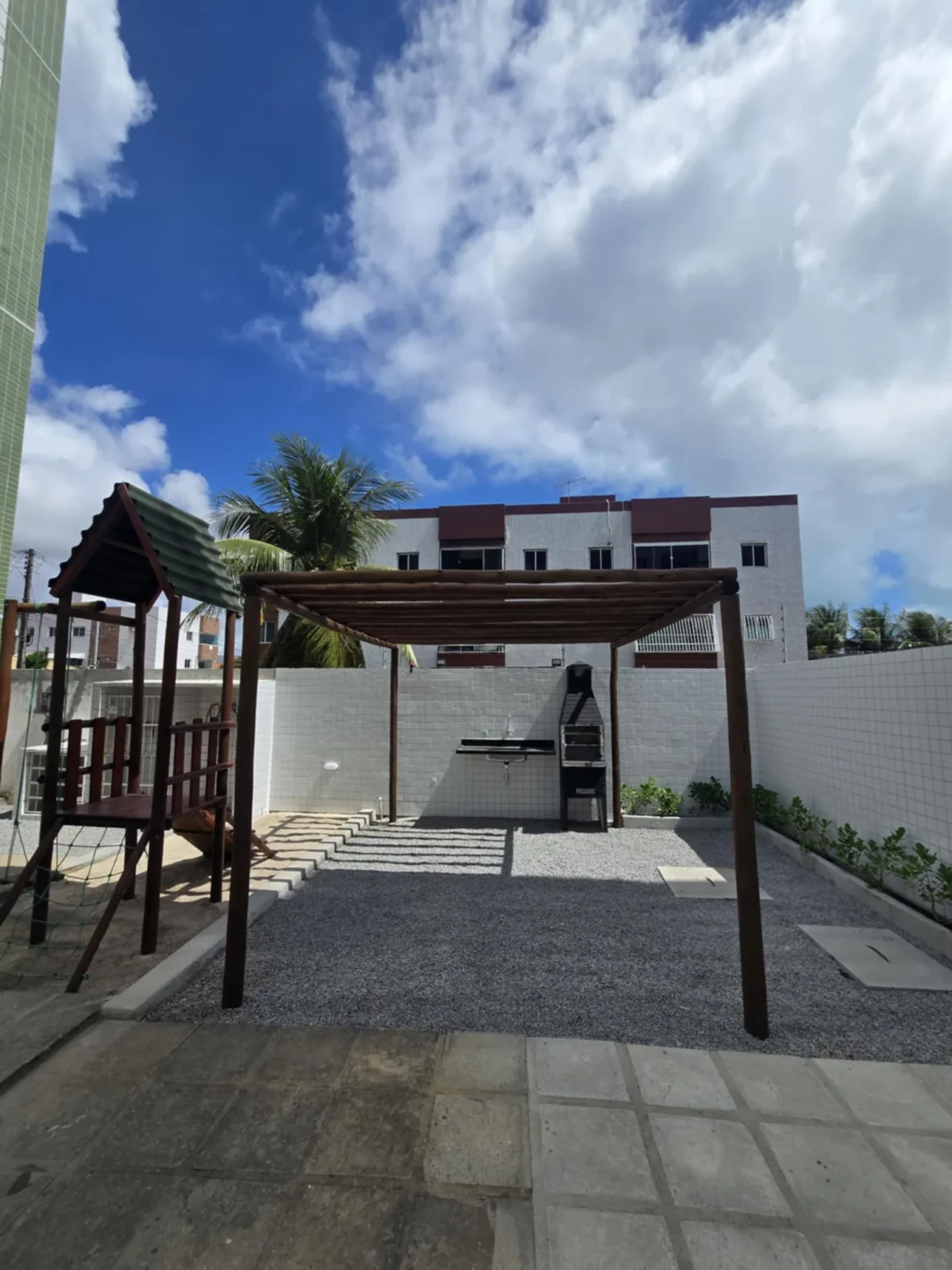 Apartamento no Portal do Sol/Quadramares 3 Quartos sendo 1 Suíte