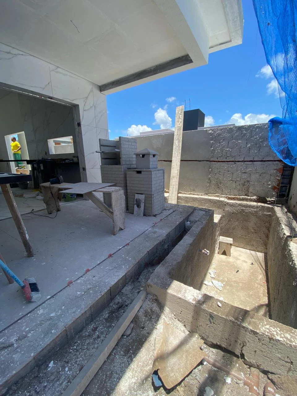 Casa em Condomínio Fechado com 3 Quartos sendo 1 Suíte Master, Piscina e Lazer Completo