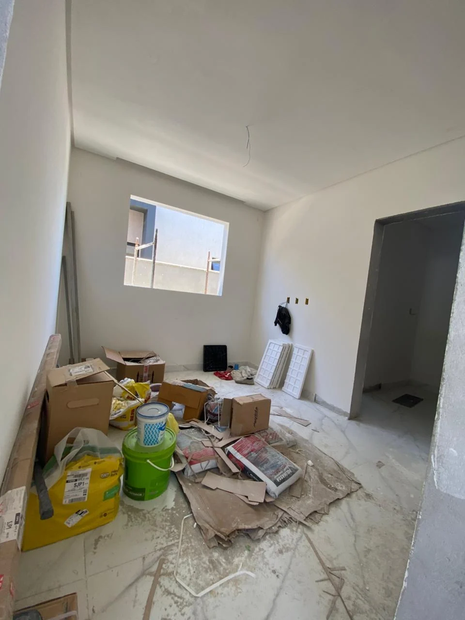 Casa em Condomínio Fechado com 3 Quartos sendo 1 Suíte Master, Piscina e Lazer Completo