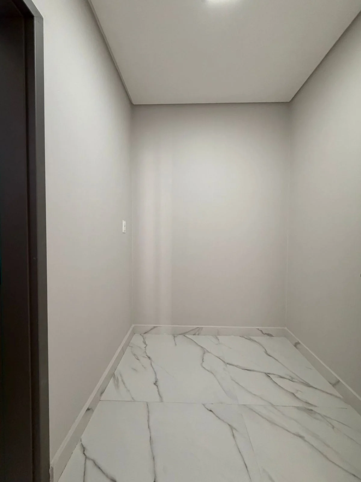 Casa em Condomínio Fechado com 3 Quartos sendo 1 Suíte Master, Piscina e Lazer Completo