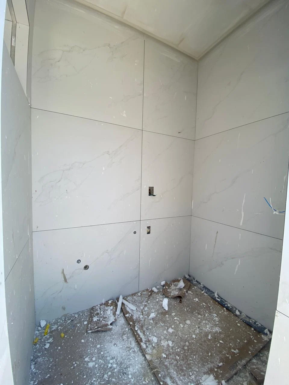 Casa em Condomínio Fechado com 3 Quartos sendo 1 Suíte Master, Piscina e Lazer Completo