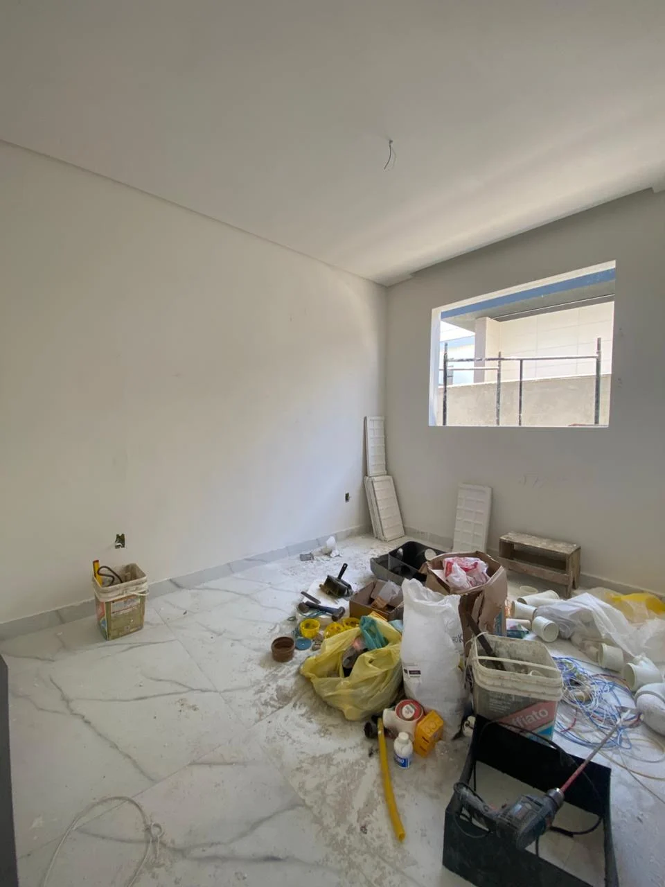 Casa em Condomínio Fechado com 3 Quartos sendo 1 Suíte Master, Piscina e Lazer Completo