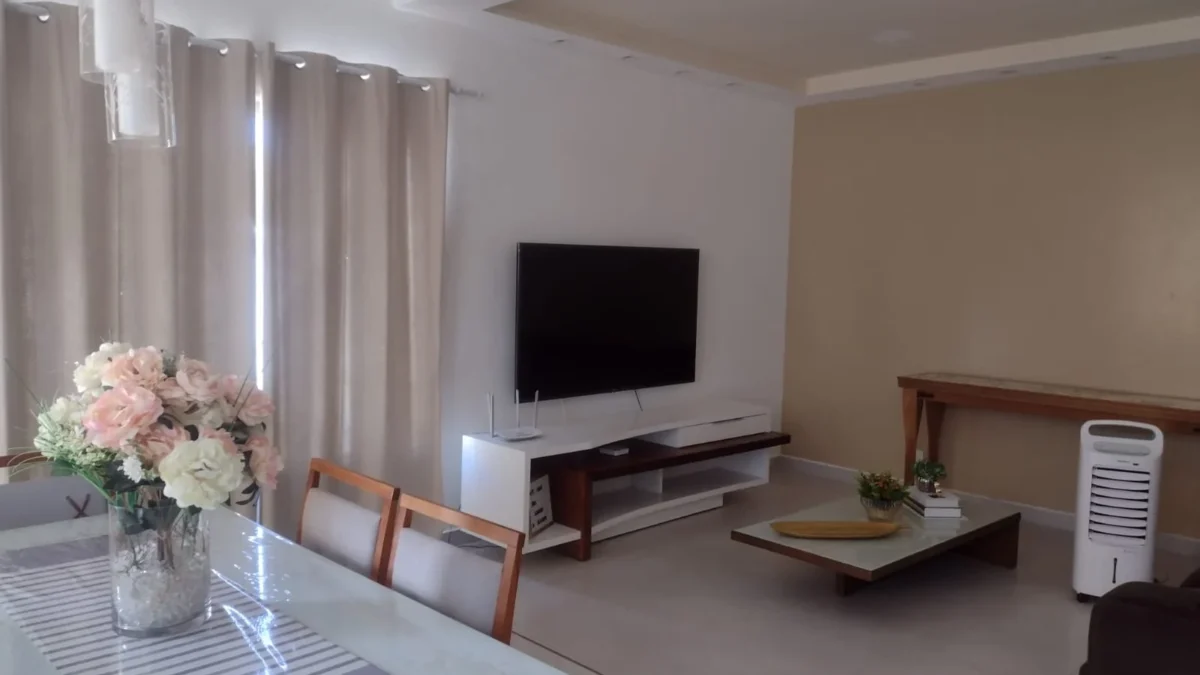 Casa solta no Portal do Sol/Quadramares com 3 Suítes e Piscina