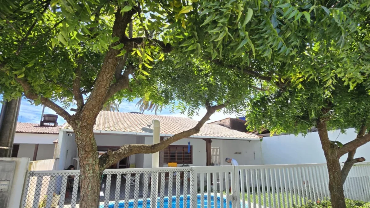 Excelente Casa Mobiliada em Lucena/Pontinha com 3 Quartos com Piscina, 100m do mar