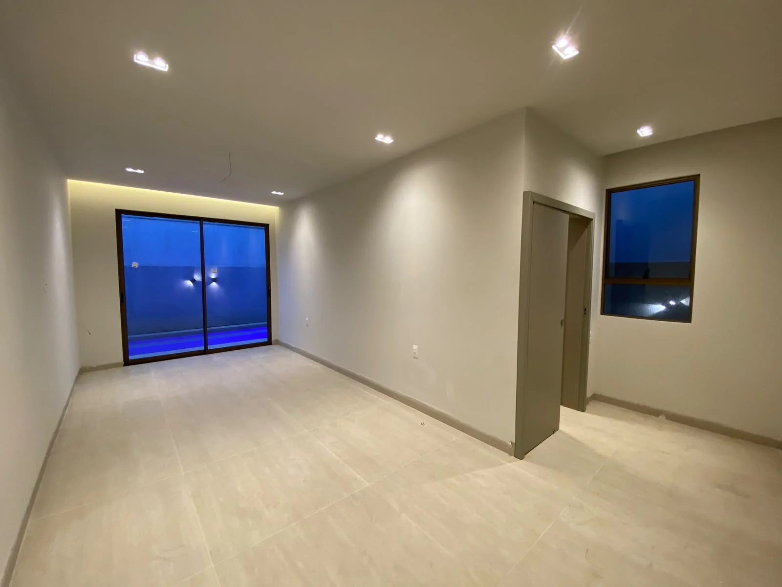 Excelente Casa em Condomínio Fechado nos Bancários com 3 Suítes + DCE, Piscina e Lazer