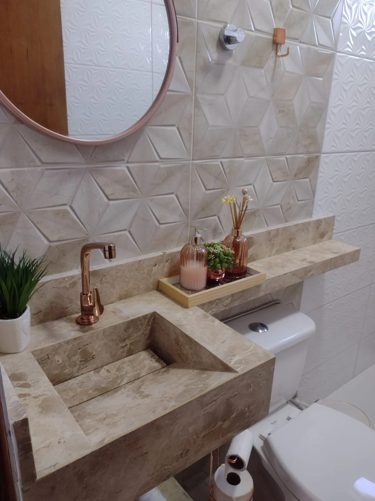 Casa solta no Portal do Sol/Quadramares com 3 Suítes e Piscina