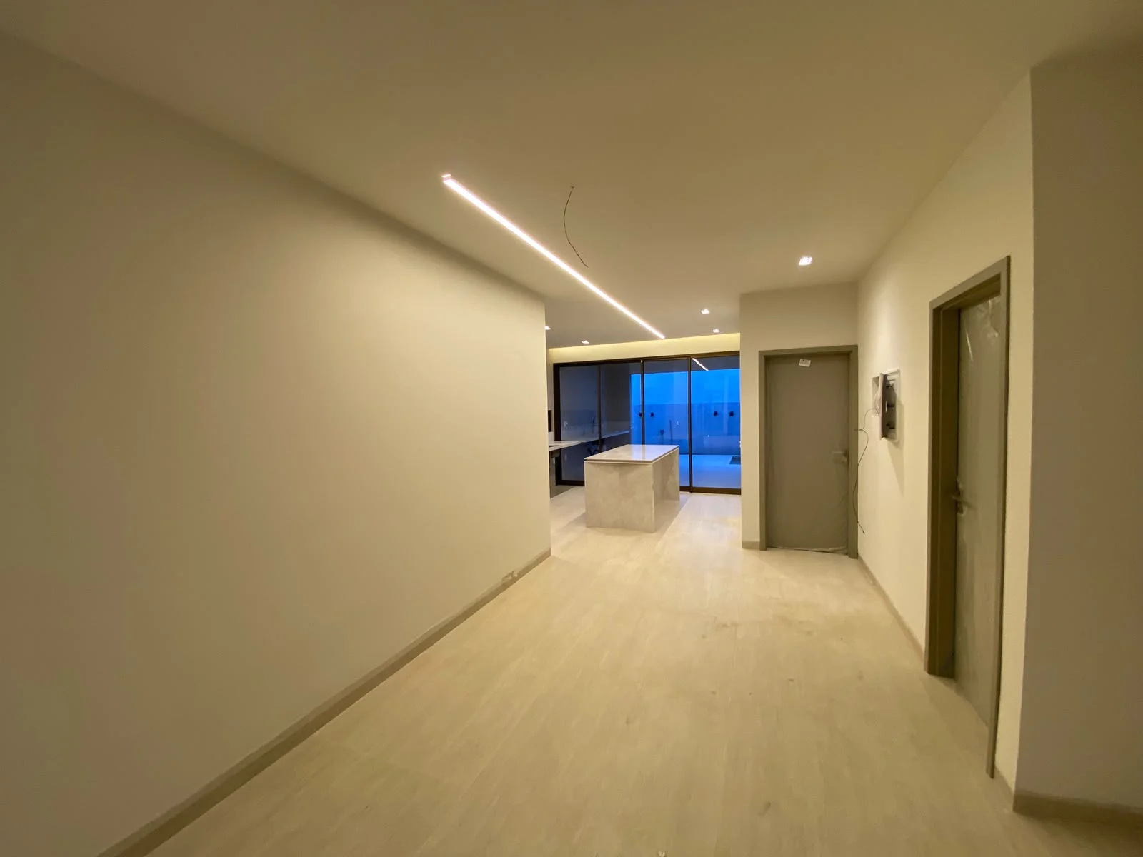 Excelente Casa em Condomínio Fechado nos Bancários com 3 Suítes + DCE, Piscina e Lazer