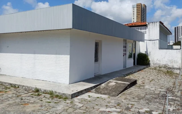 Casa e Ponto Comercial com 3 Salas no Bairro dos Estados, 254m²
