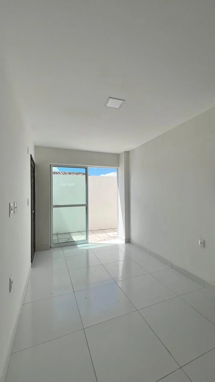 Apartamento no Valentina com 2 Quartos sendo 1 Suíte