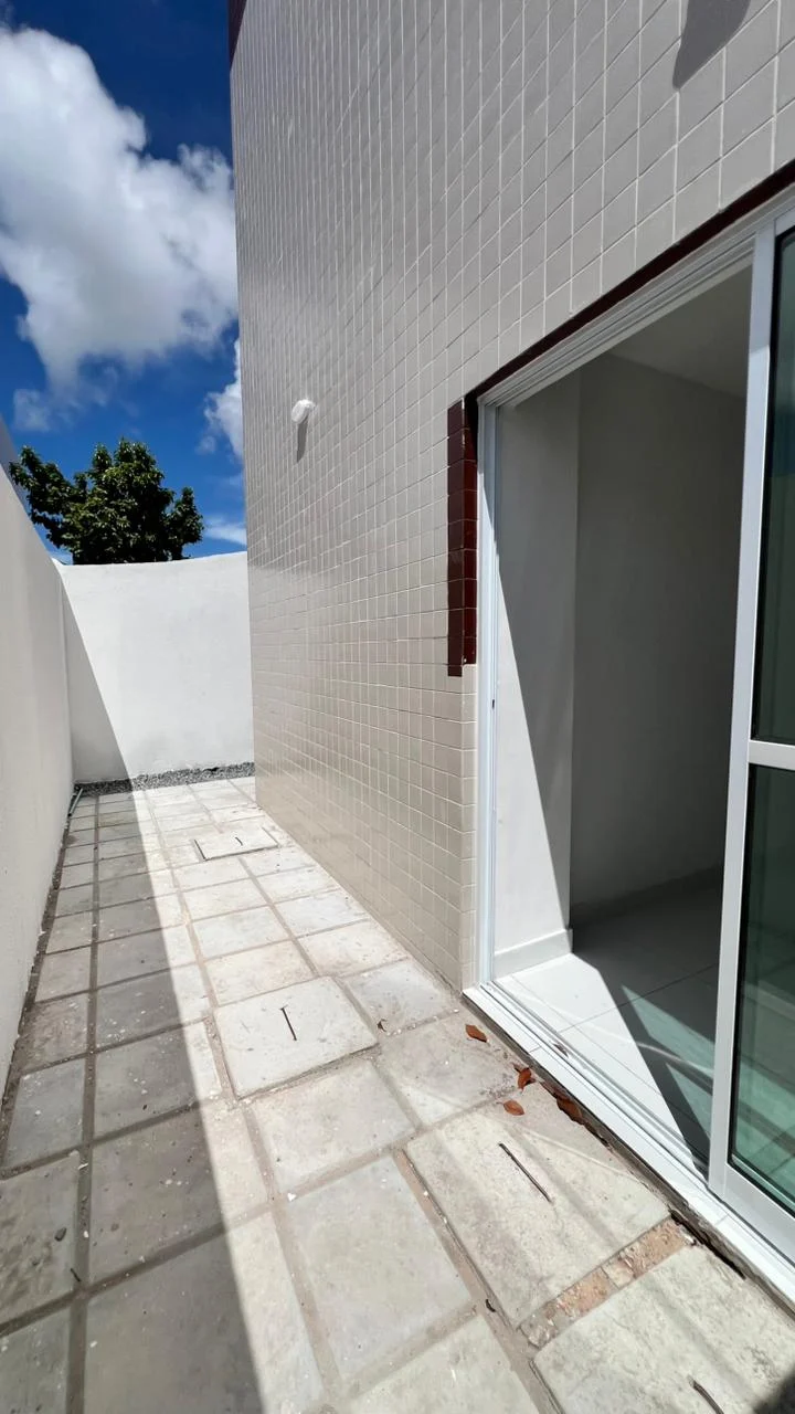 Apartamento no Valentina com 2 Quartos sendo 1 Suíte