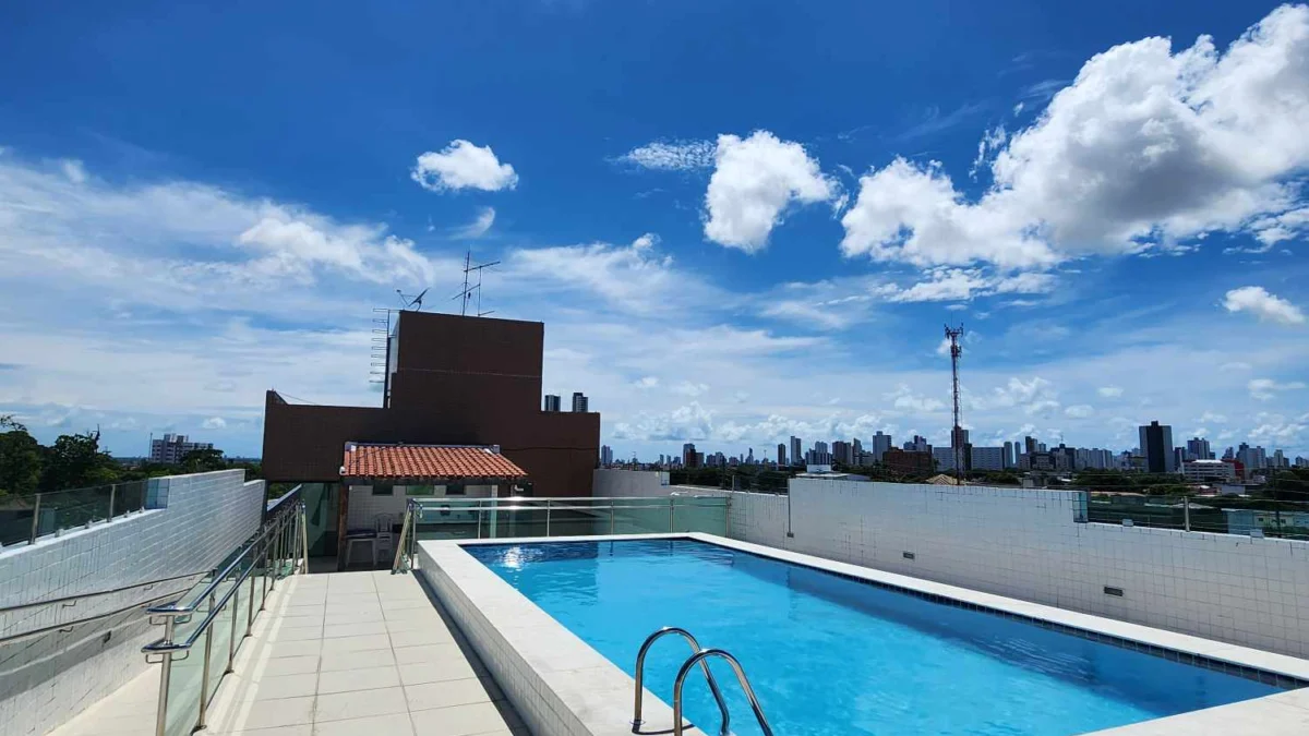 Apartamento no Centro com 2 Quartos, 2 Vagas, Elevador e Piscina