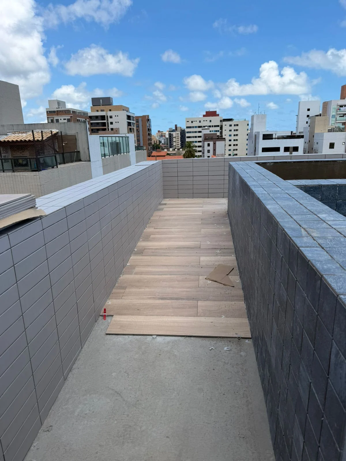 Lançamento de Flat ou 2 Quartos em Intermares, Elevador e Lazer