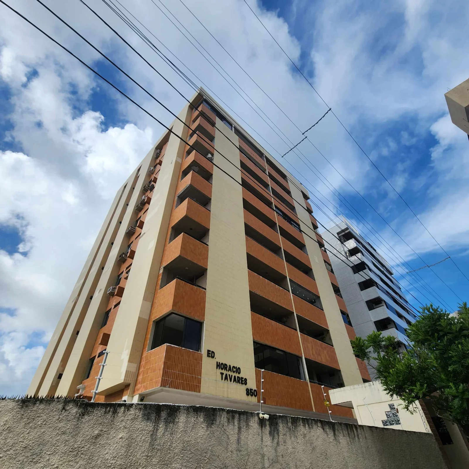 Apartamento em Manaíra com 3 Quartos sendo 1 Suíte + DCE , Elevador e Piscina