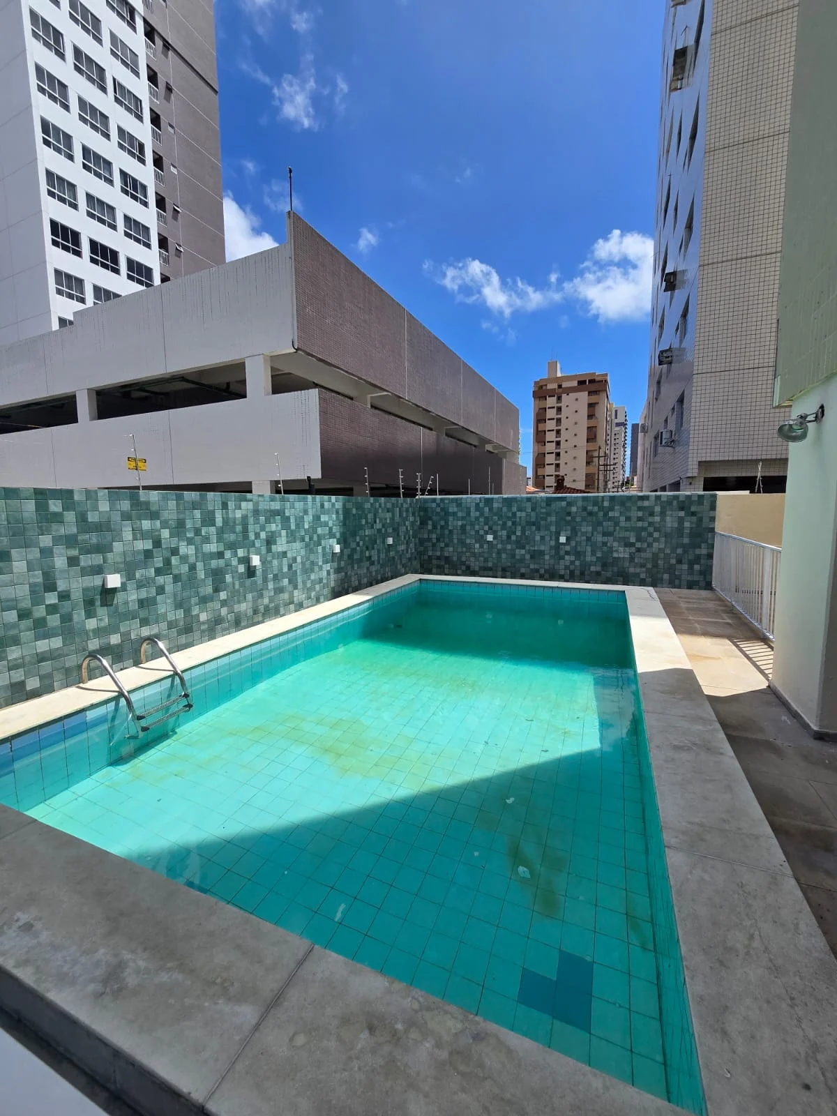 Apartamento em Manaíra com 3 Quartos sendo 1 Suíte + DCE , Elevador e Piscina