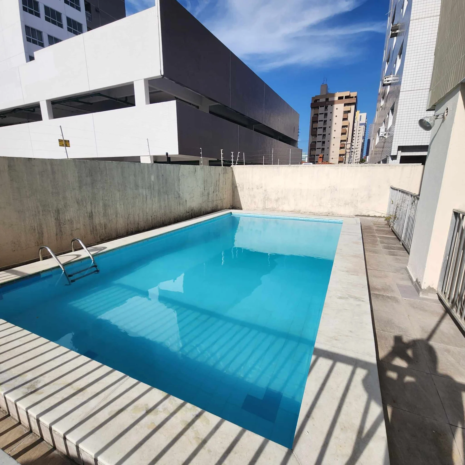 Apartamento em Manaíra com 3 Quartos sendo 1 Suíte + DCE , Elevador e Piscina