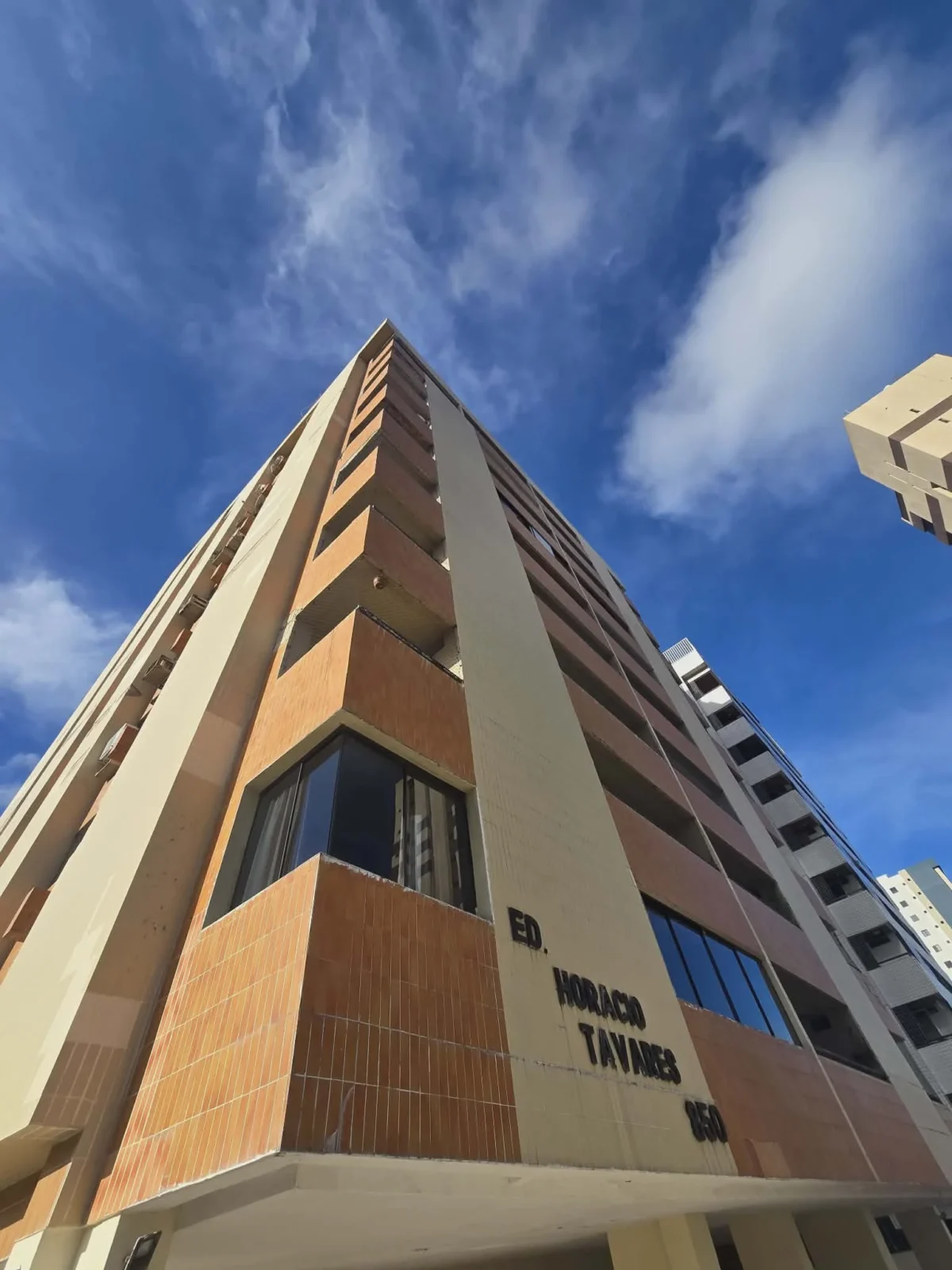 Apartamento em Manaíra com 3 Quartos sendo 1 Suíte + DCE , Elevador e Piscina