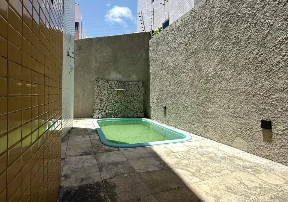 Apartamento Térreo com Área nos Bancários com 3 Quartos sendo 2 Suítes com Piscina, 101m²