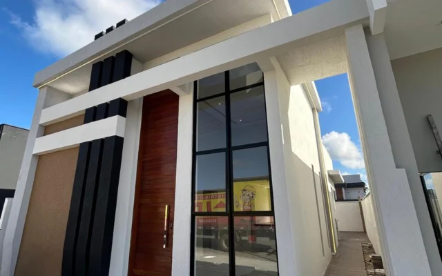 Excelente Casa em Condomínio Fechado com 3 Quartos sendo 1 Suíte Master, Piscina e Lazer Completo