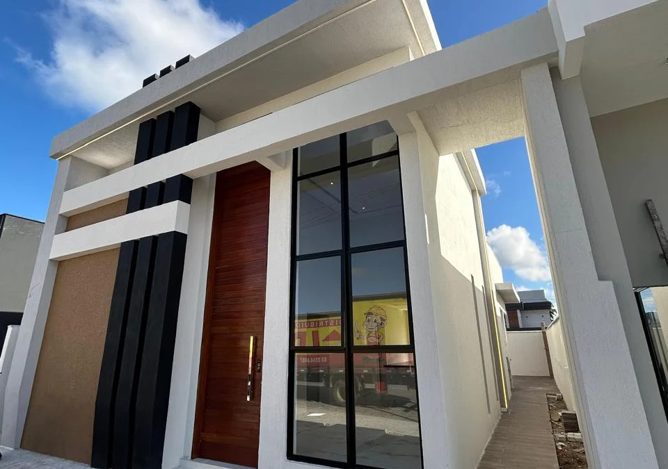 Excelente Casa em Condomínio Fechado com 3 Quartos sendo 1 Suíte Master, Piscina e Lazer Completo