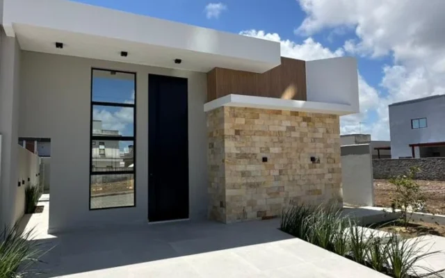 Excelente Casa em Condomínio Fechado com 3 Suítes sendo 1 Master, Piscina e Lazer Completo