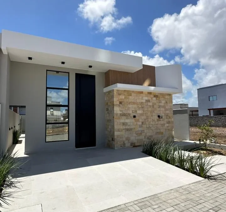 Excelente Casa em Condomínio Fechado com 3 Suítes sendo 1 Master, Piscina e Lazer Completo